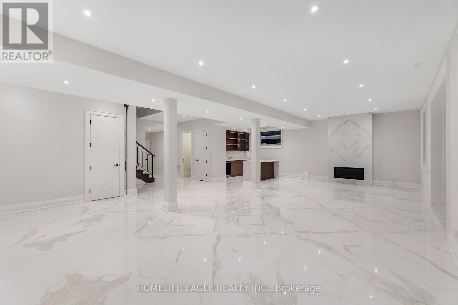 57 Glass Drive, Aurora, ON - Indoor Photo Showing Other Room