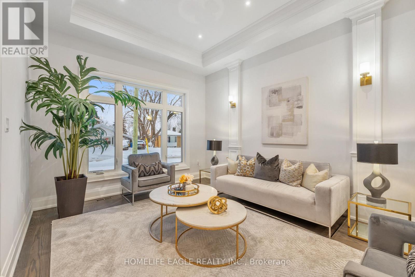 57 Glass Drive, Aurora, ON - Indoor Photo Showing Living Room