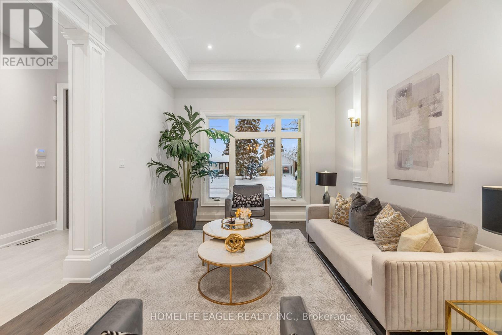 57 Glass Drive, Aurora, ON - Indoor Photo Showing Living Room