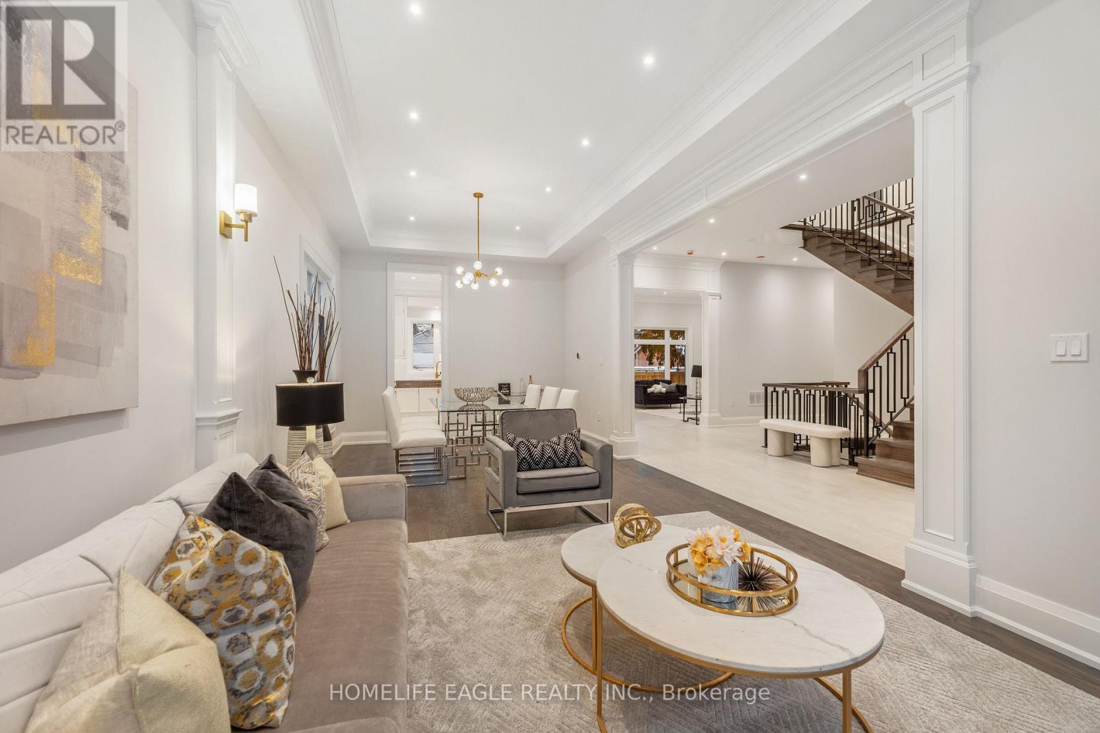 57 Glass Drive, Aurora, ON - Indoor Photo Showing Living Room