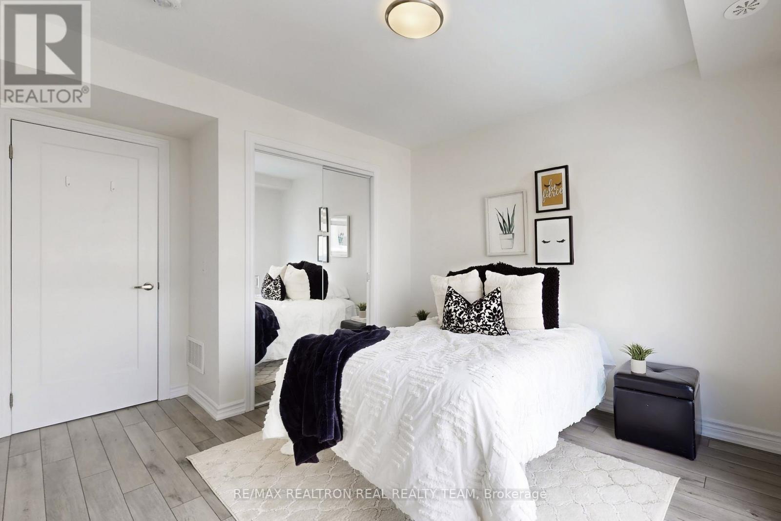 338 - 349 Wheat Boom Drive, Oakville, ON - Indoor Photo Showing Bedroom