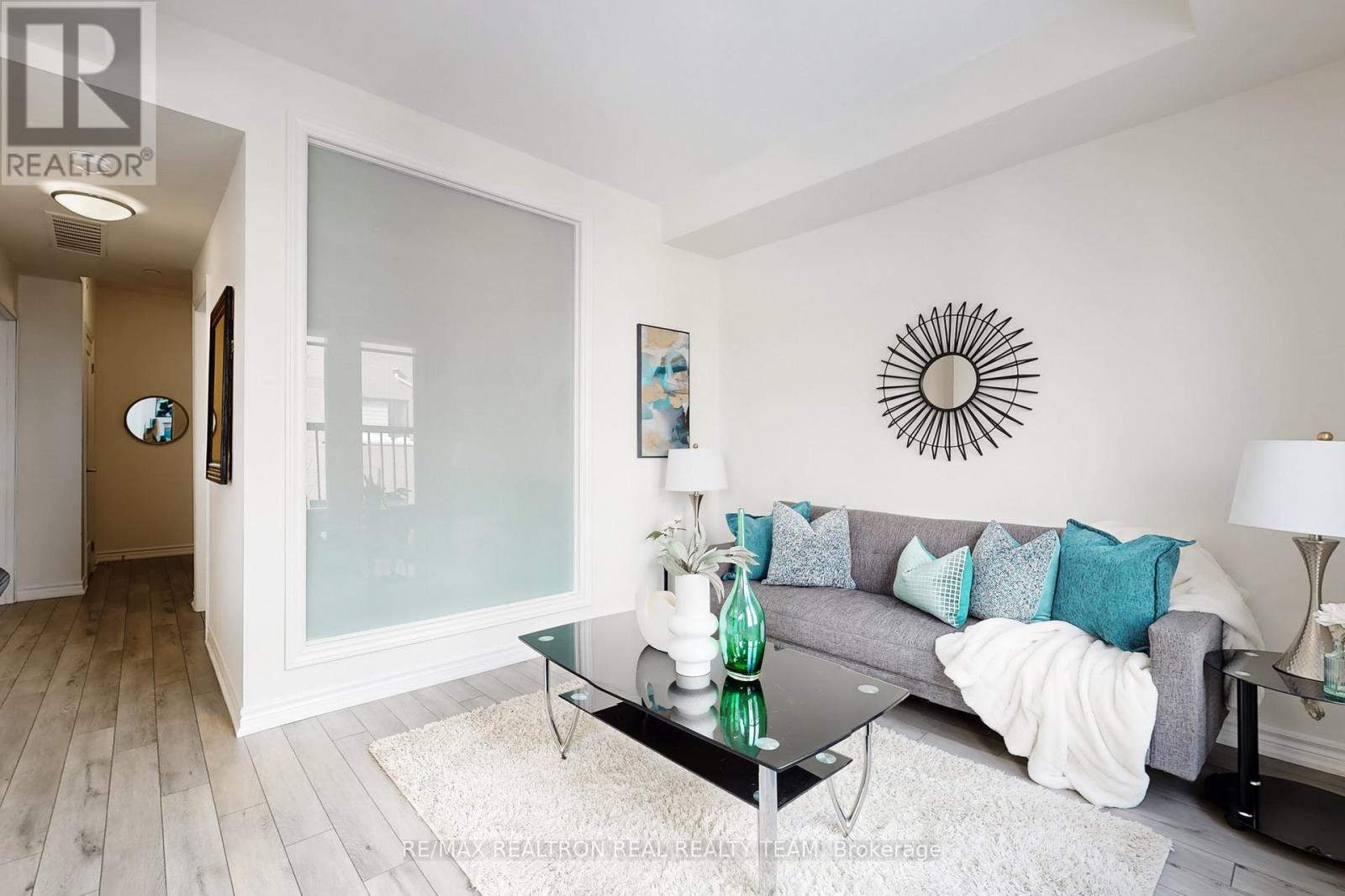 338 - 349 Wheat Boom Drive, Oakville, ON - Indoor Photo Showing Living Room