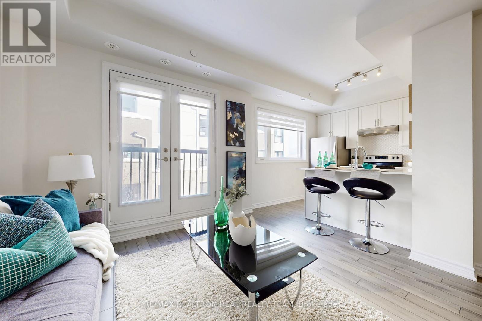 338 - 349 Wheat Boom Drive, Oakville, ON - Indoor Photo Showing Living Room