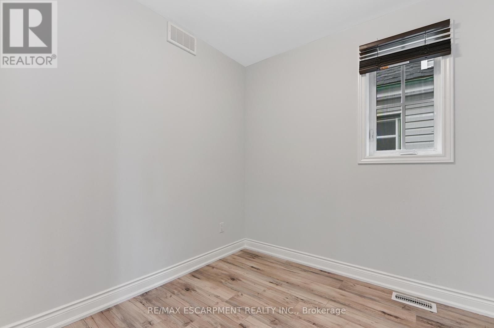 54 Craigmiller Avenue, Hamilton, ON - Indoor Photo Showing Other Room