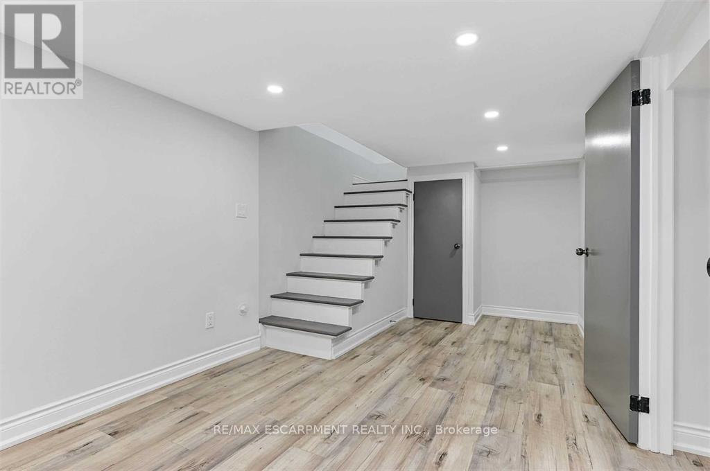 54 Craigmiller Avenue, Hamilton, ON - Indoor Photo Showing Other Room