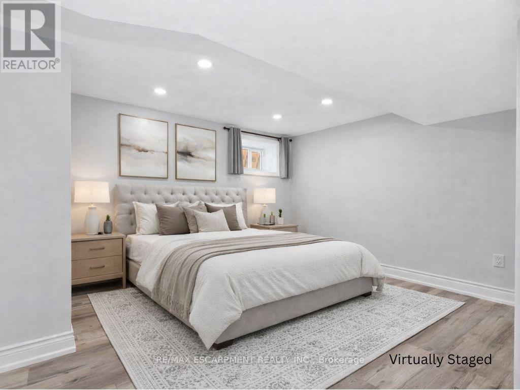54 Craigmiller Avenue, Hamilton, ON - Indoor Photo Showing Bedroom