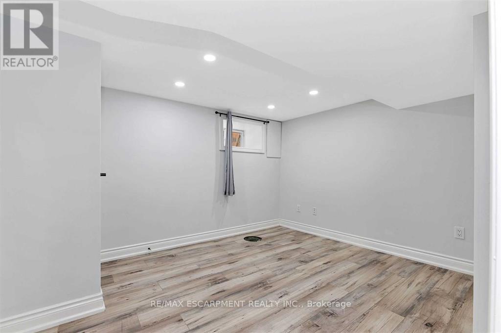 54 Craigmiller Avenue, Hamilton, ON - Indoor Photo Showing Other Room