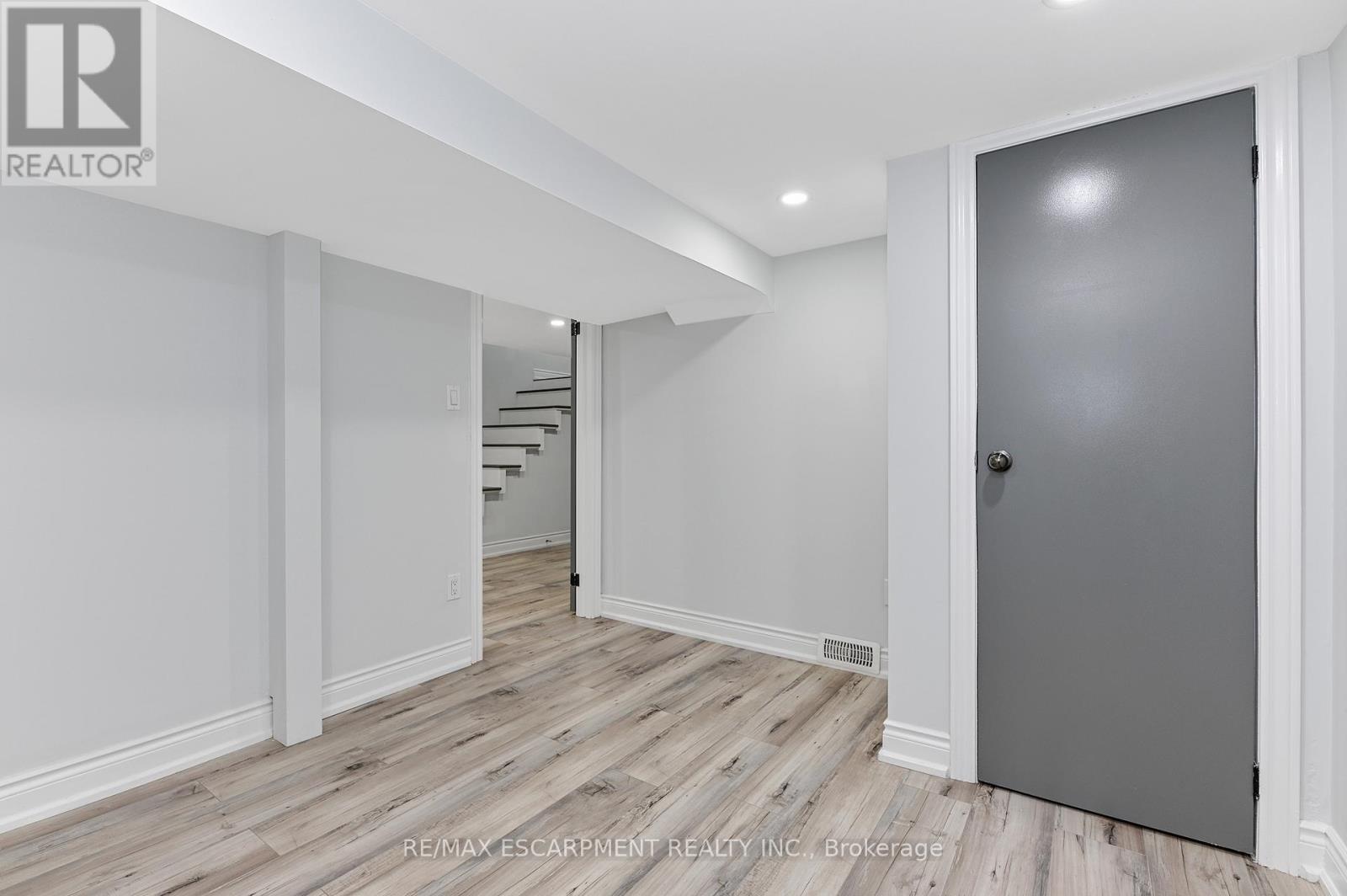 54 Craigmiller Avenue, Hamilton, ON - Indoor Photo Showing Other Room