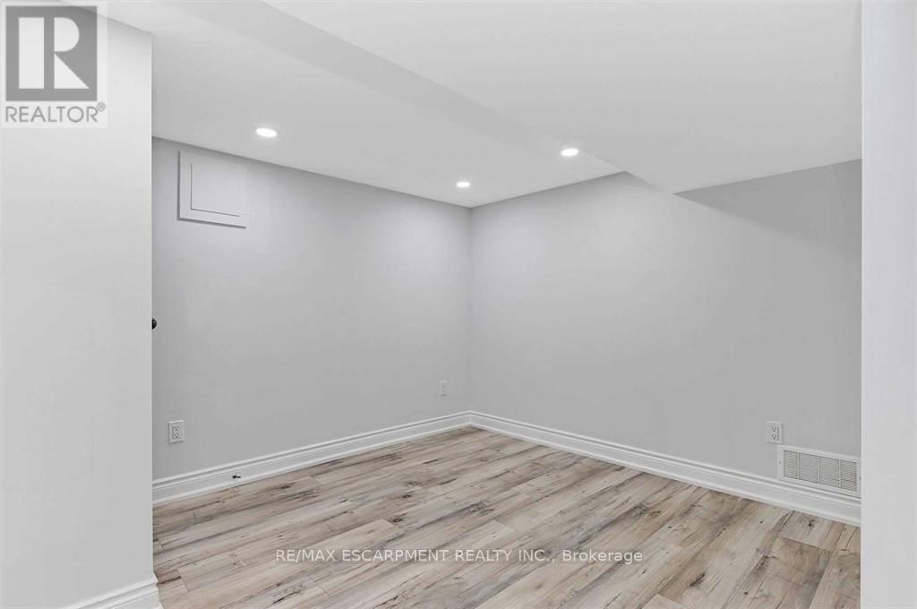 54 Craigmiller Avenue, Hamilton, ON - Indoor Photo Showing Other Room