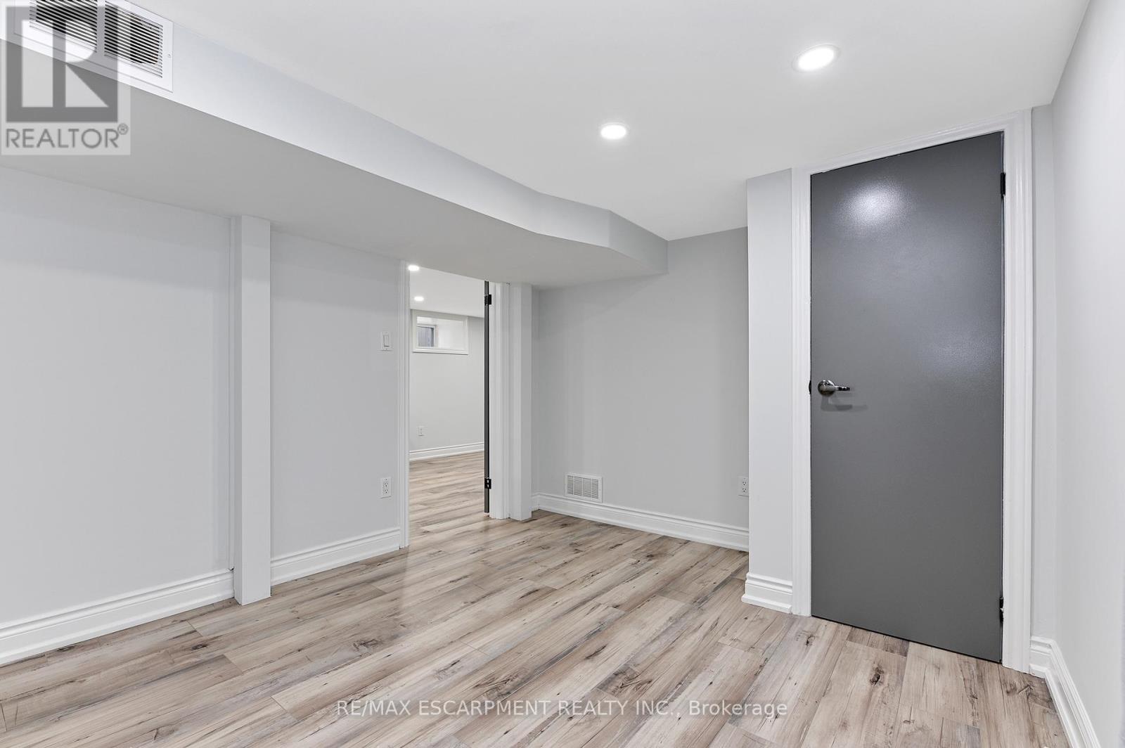 54 Craigmiller Avenue, Hamilton, ON - Indoor Photo Showing Other Room