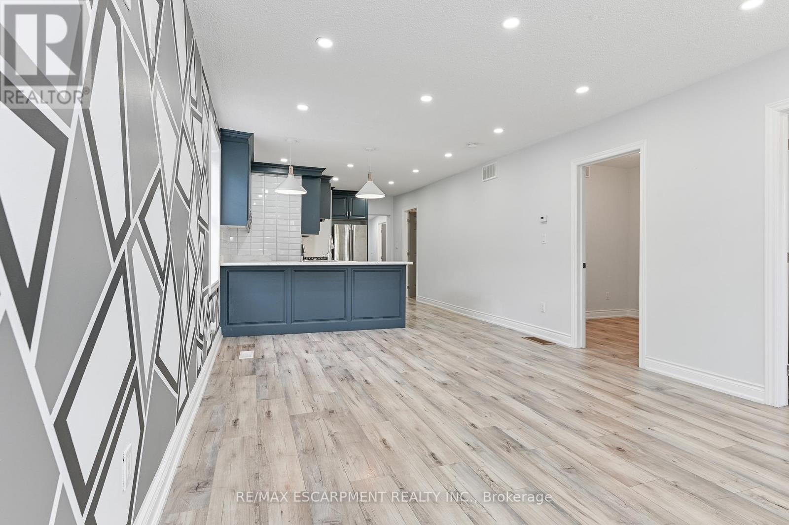 54 Craigmiller Avenue, Hamilton, ON - Indoor