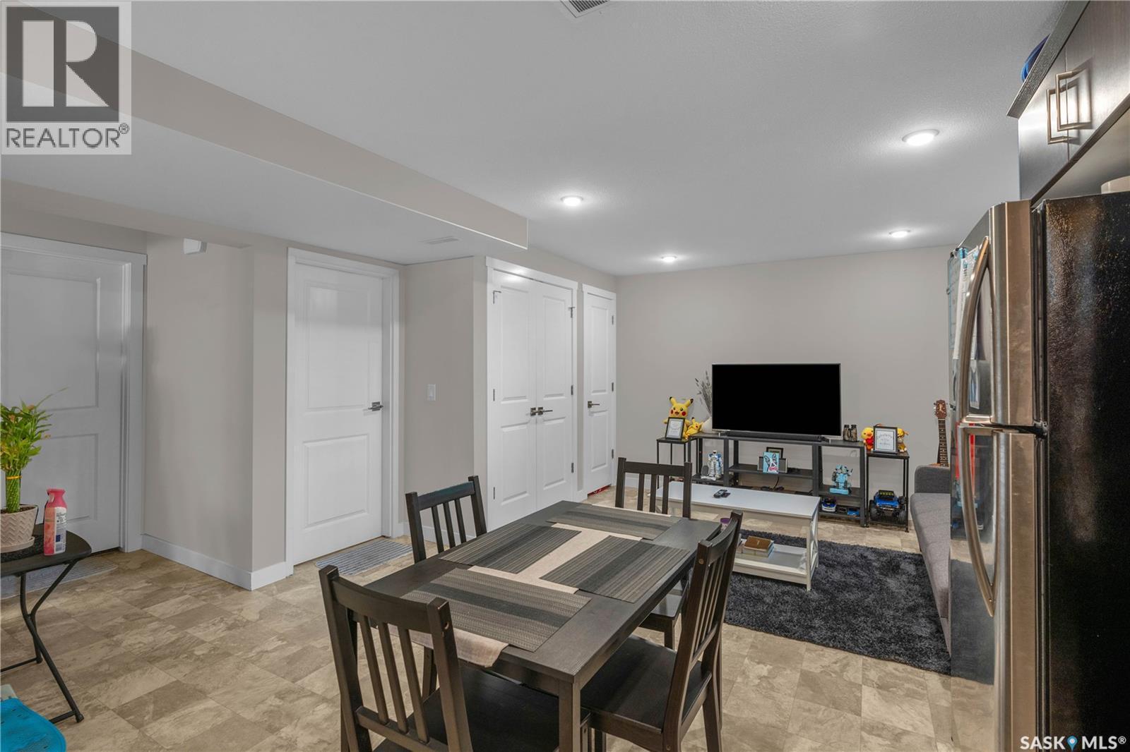 131 315 Dickson Crescent, Saskatoon, SK - Indoor