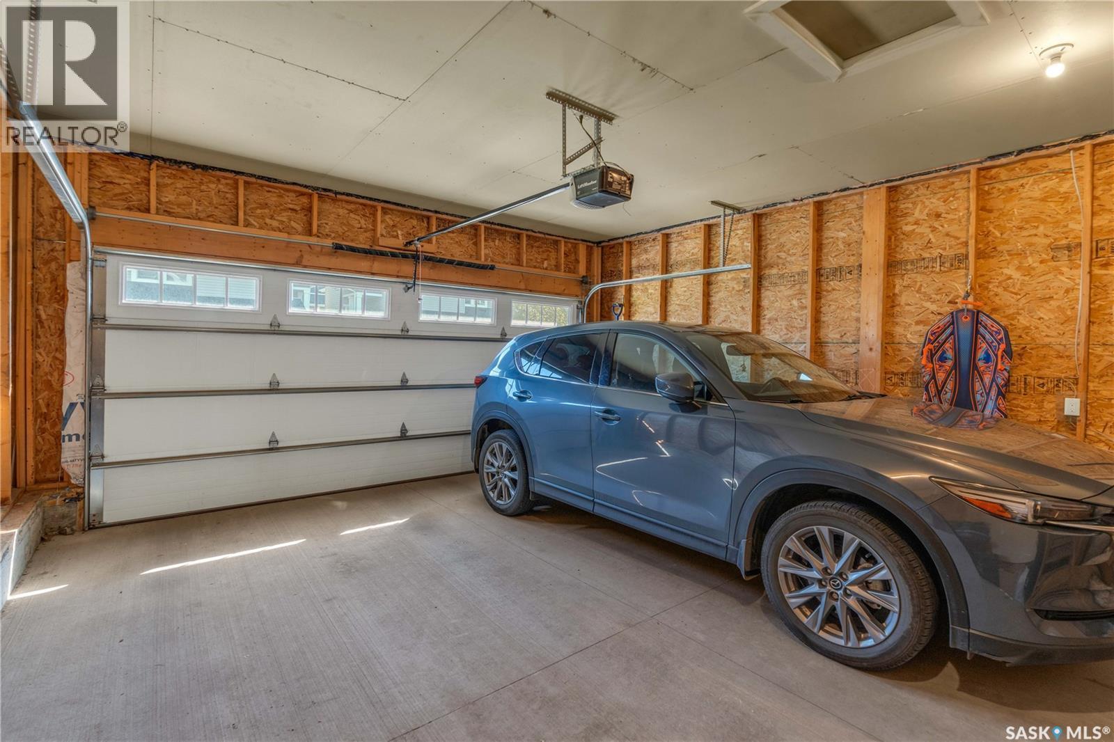 131 315 Dickson Crescent, Saskatoon, SK - Indoor Photo Showing Garage