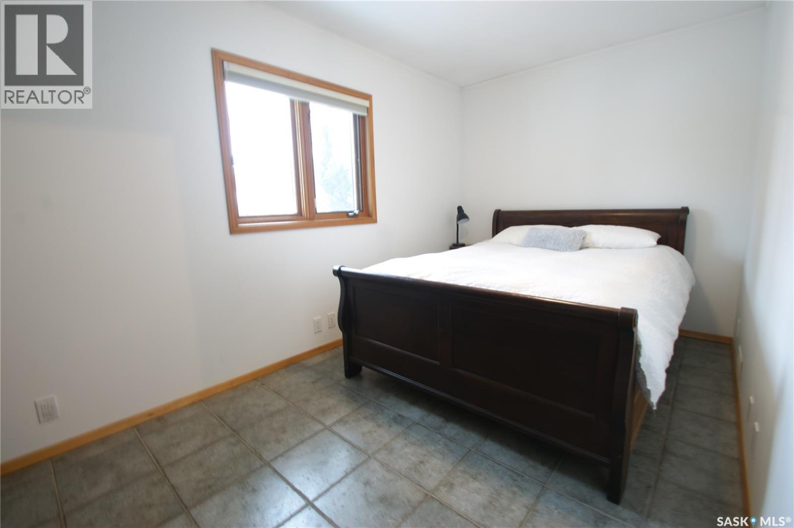 47 Lindsay Drive, Saskatoon, SK - Indoor Photo Showing Bedroom