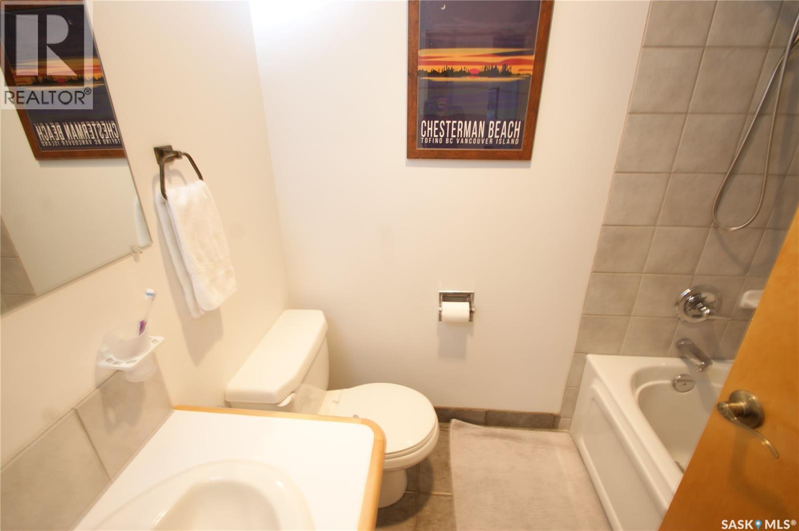 47 Lindsay Drive, Saskatoon, SK - Indoor Photo Showing Bathroom