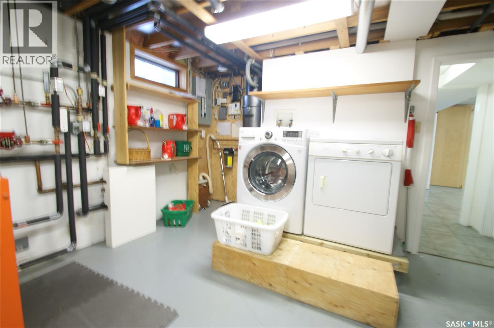 47 Lindsay Drive, Saskatoon, SK - Indoor Photo Showing Laundry Room