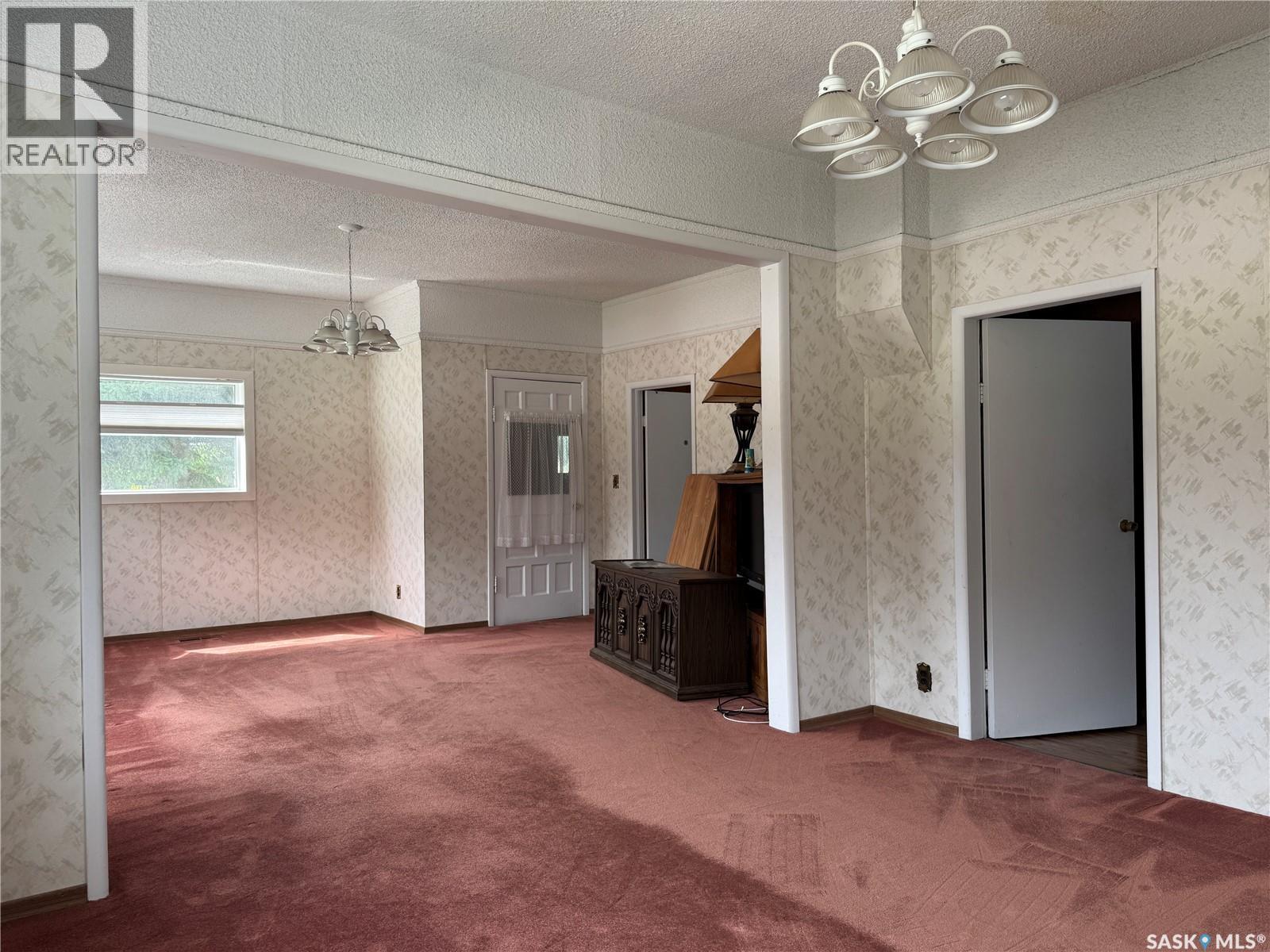 218 4Th Street E, Wynyard, SK - Indoor Photo Showing Other Room