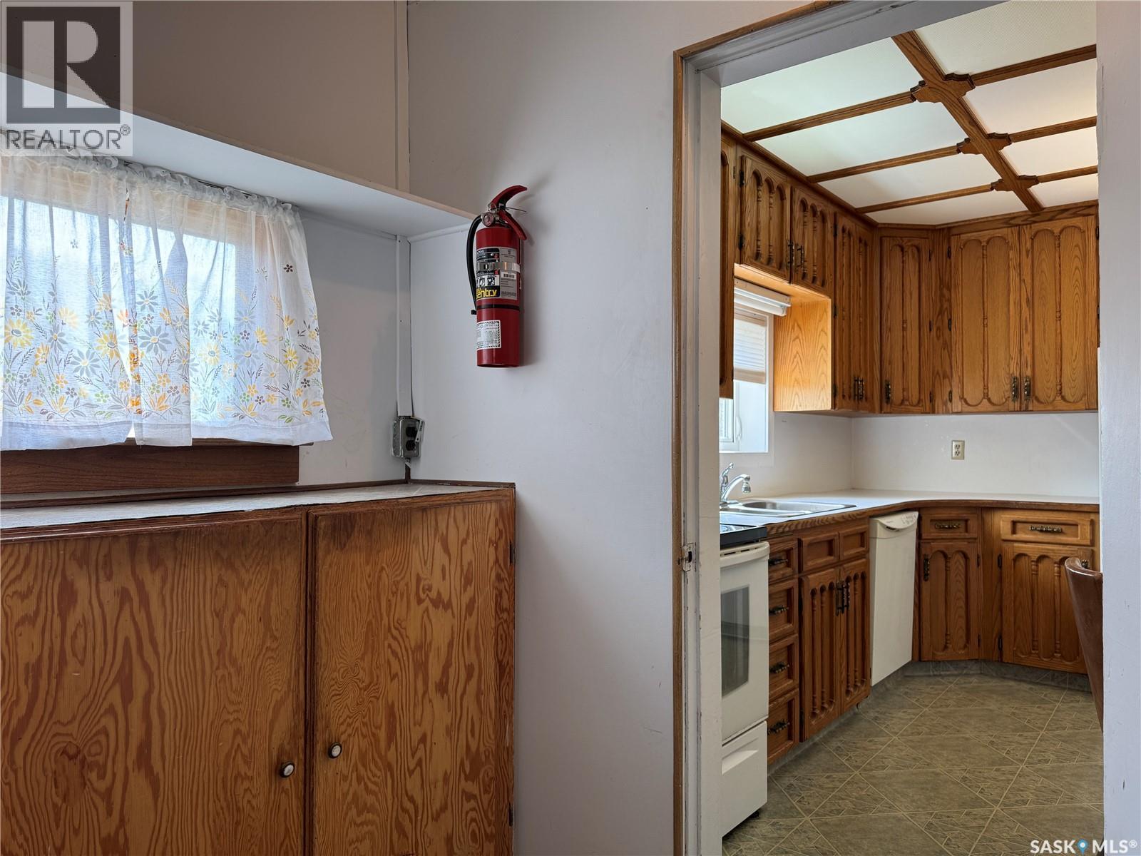 218 4Th Street E, Wynyard, SK - Indoor Photo Showing Kitchen