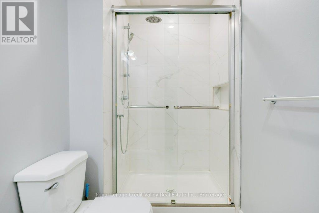 Bathroom Rear - 3Pc - 376 Hansen Road N, Brampton (Madoc), ON - Indoor Photo Showing Bathroom