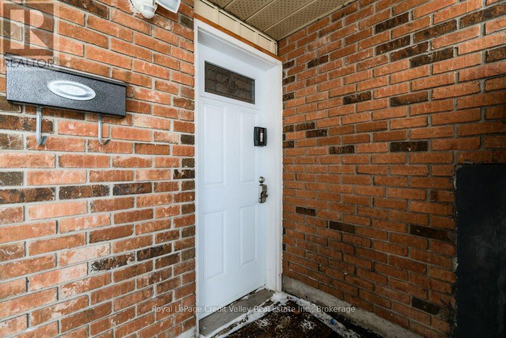 Lower Entrance - 376 Hansen Road N, Brampton (Madoc), ON - With Exterior