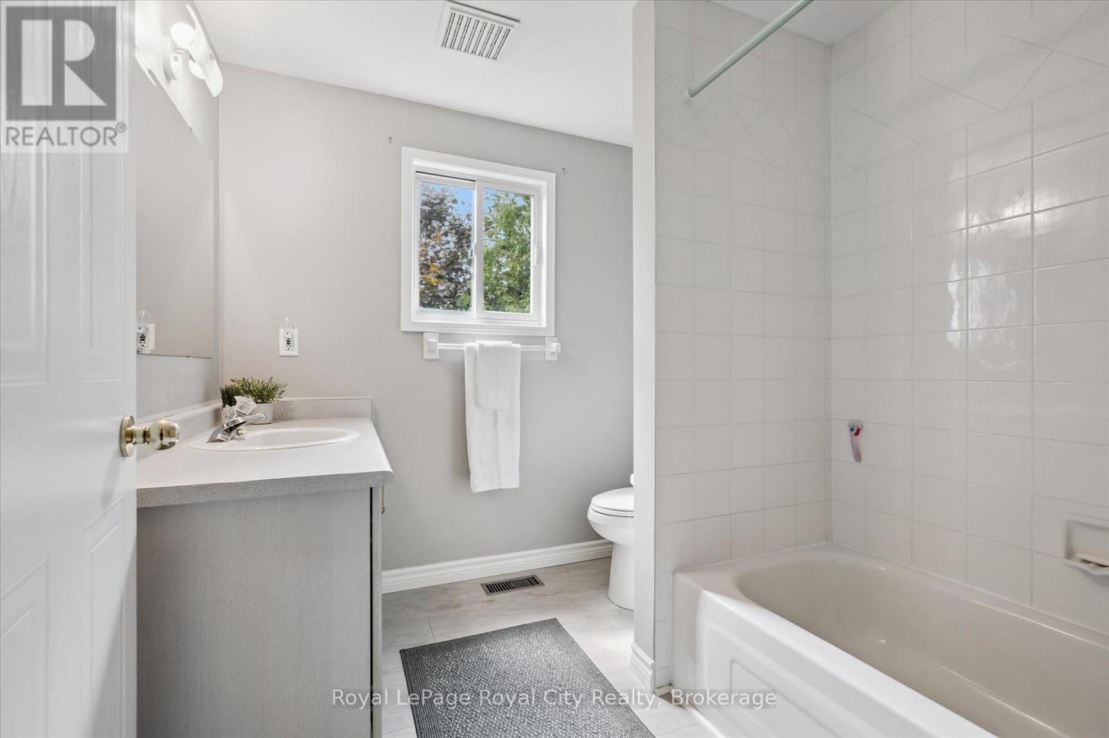 487 Flannery Drive, Centre Wellington (Fergus), ON - Indoor Photo Showing Bathroom