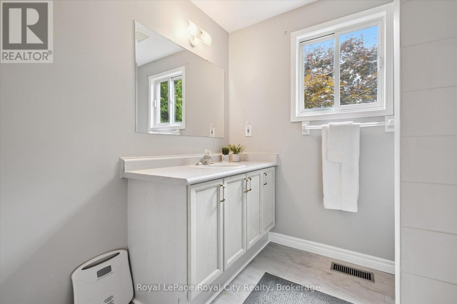 487 Flannery Drive, Centre Wellington (Fergus), ON - Indoor Photo Showing Bathroom