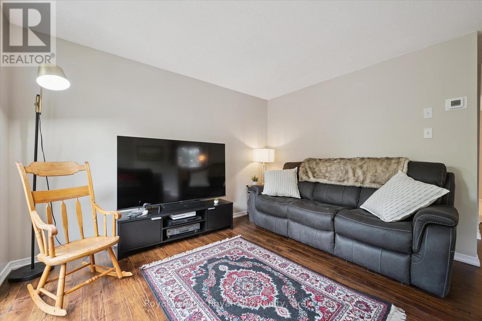 487 Flannery Drive, Centre Wellington (Fergus), ON - Indoor Photo Showing Living Room