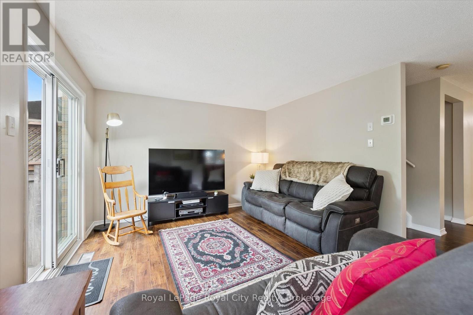 487 Flannery Drive, Centre Wellington (Fergus), ON - Indoor Photo Showing Living Room