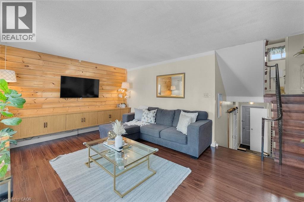 7001 Casey Street Unit# 29, Niagara Falls, ON - Indoor Photo Showing Living Room