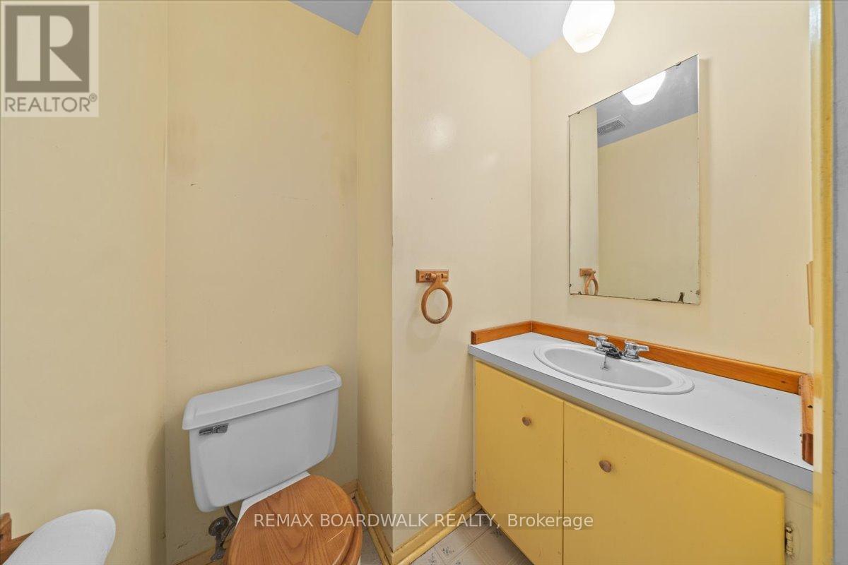 825 De Salaberry Street, Ottawa, ON - Indoor Photo Showing Bathroom