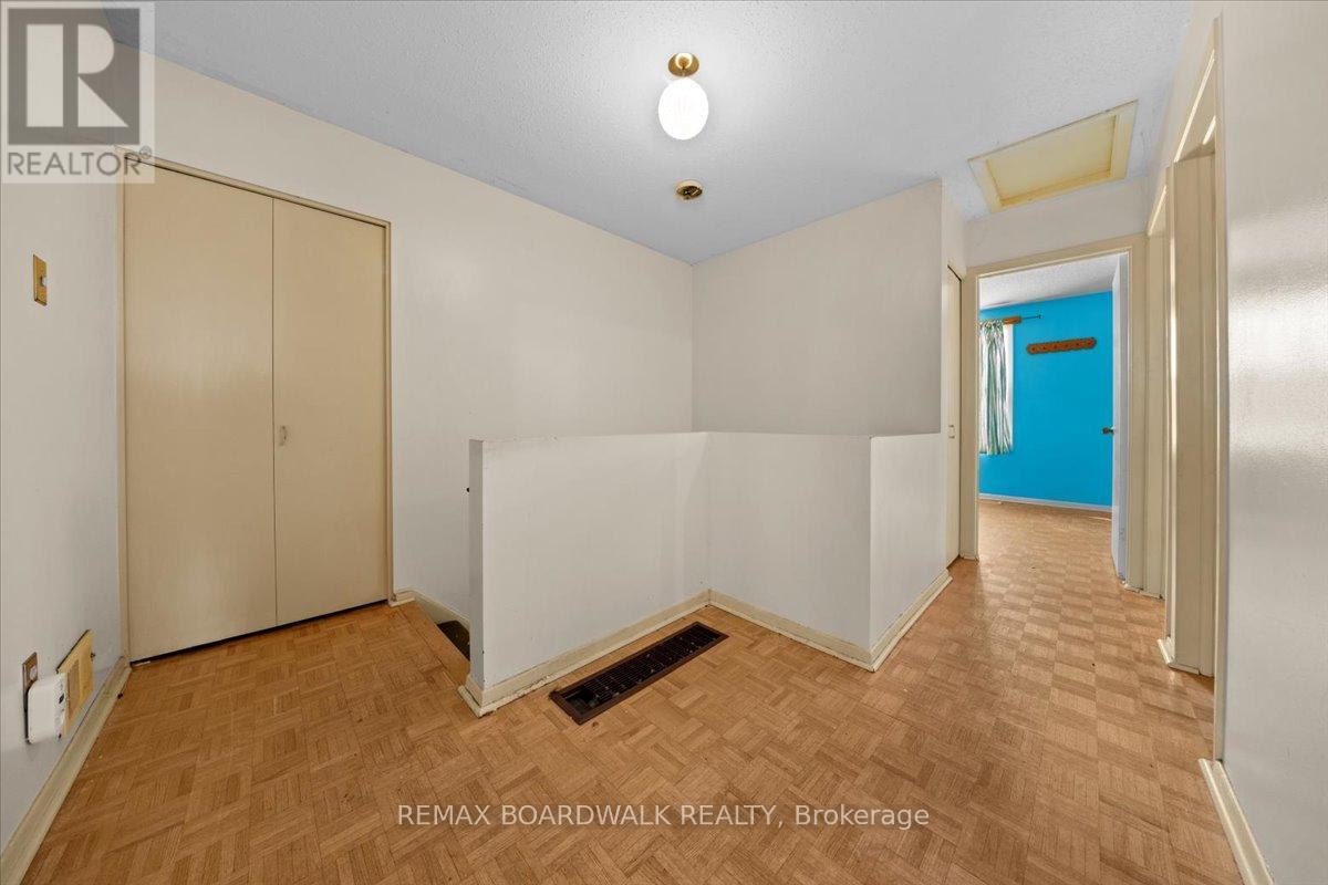 825 De Salaberry Street, Ottawa, ON - Indoor Photo Showing Other Room