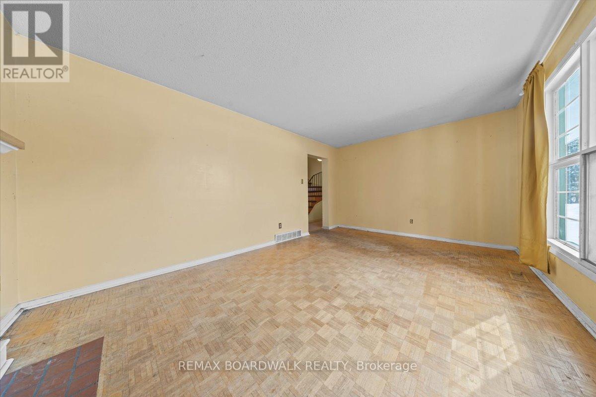 825 De Salaberry Street, Ottawa, ON - Indoor Photo Showing Other Room