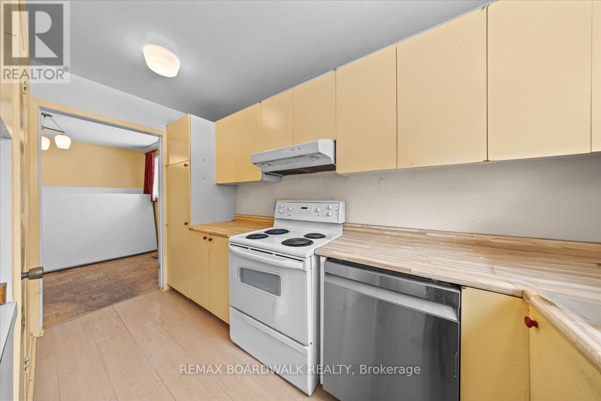 825 De Salaberry Street, Ottawa, ON - Indoor Photo Showing Kitchen