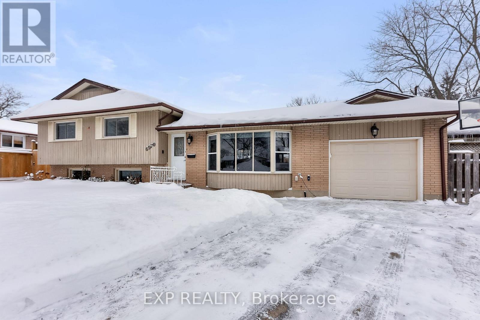 Welcome to 6970 Concord Crescent! - 6970 Concord Crescent, Niagara Falls (Arad/Fallsview), ON - Outdoor