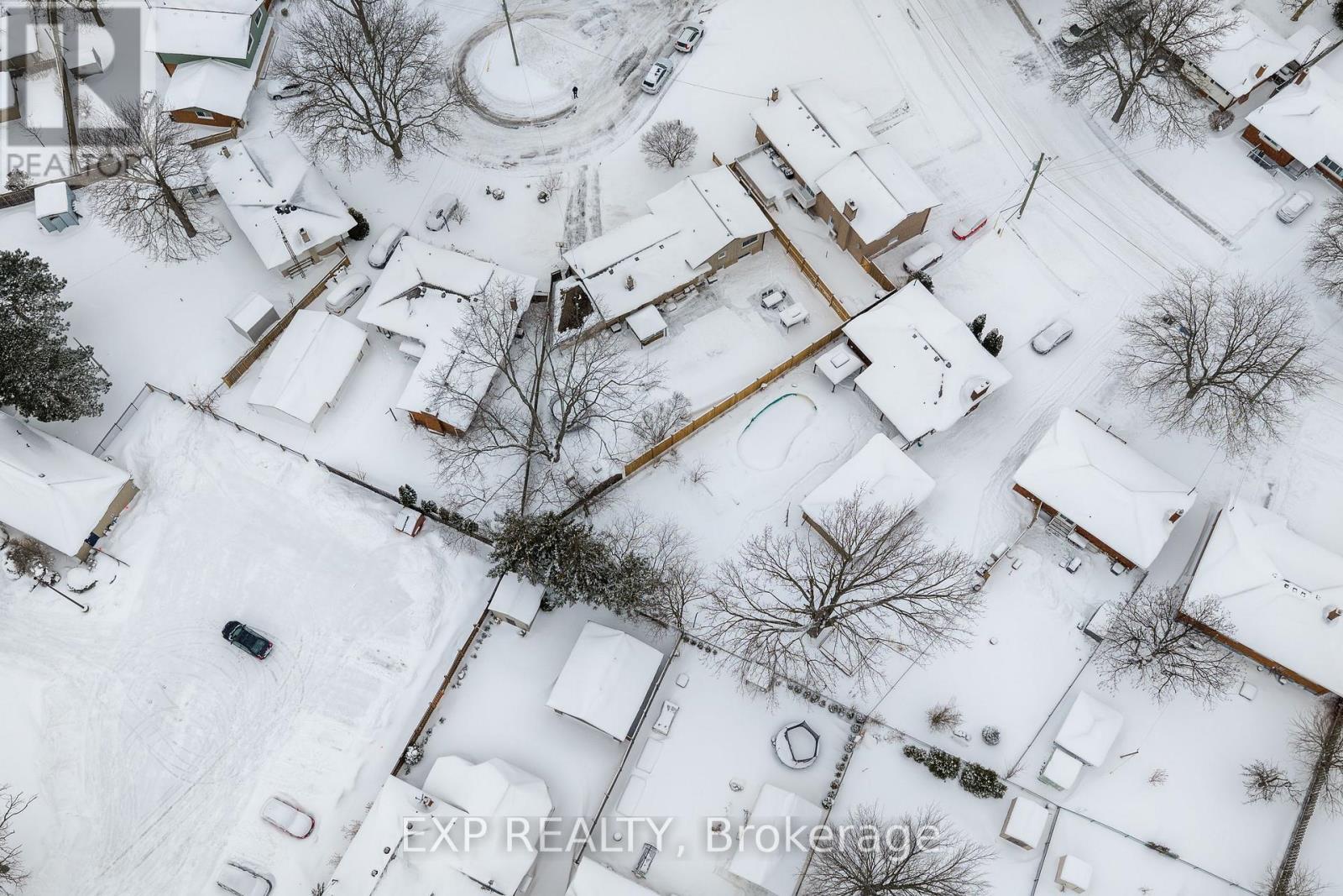 Loads of Space for Entertainment and Family Fun! - 6970 Concord Crescent, Niagara Falls (Arad/Fallsview), ON - Outdoor With View