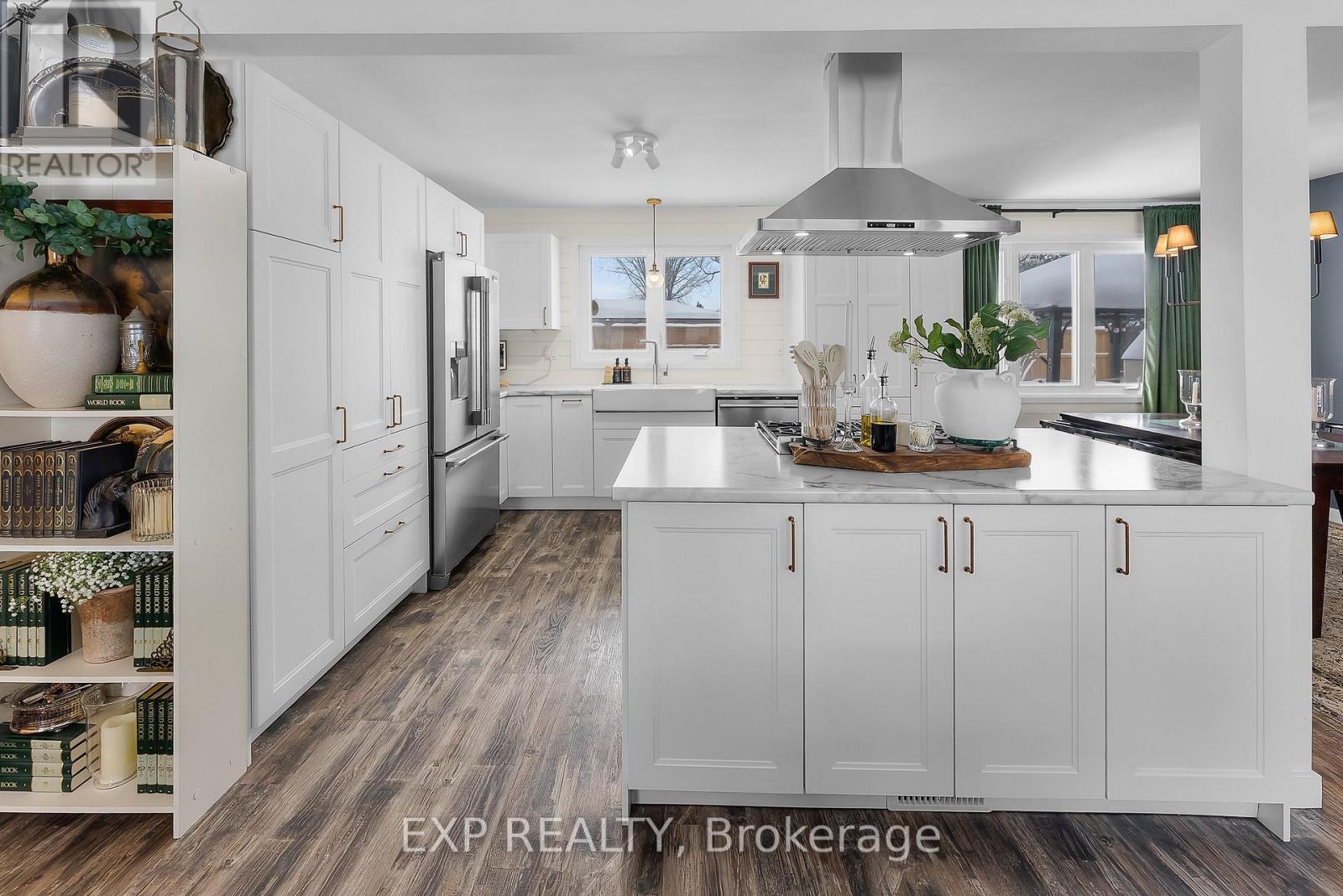 Light-Filled Kitchen - 6970 Concord Crescent, Niagara Falls (Arad/Fallsview), ON - Indoor Photo Showing Kitchen