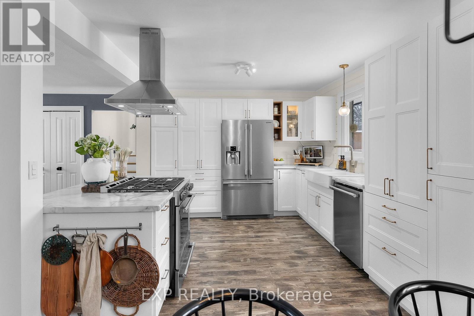 Frigidaire Professional Stainless Appliances - 6970 Concord Crescent, Niagara Falls (Arad/Fallsview), ON - Indoor Photo Showing Kitchen