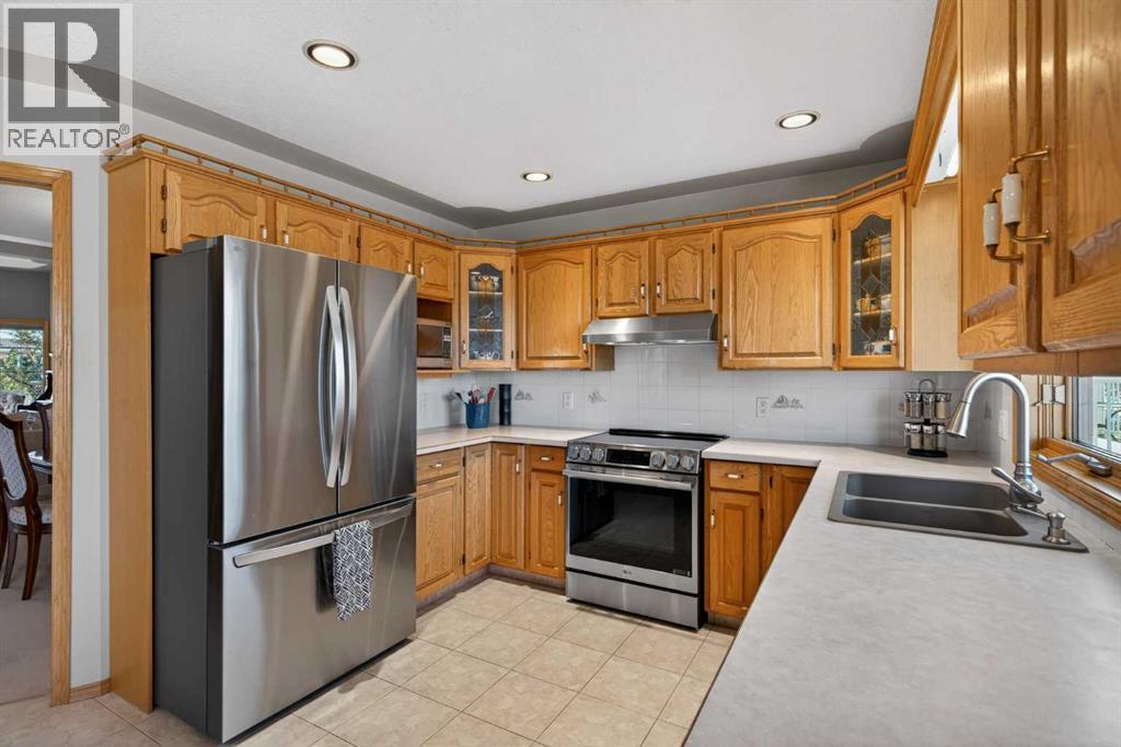 116 Hampshire Grove Nw, Calgary, AB - Indoor Photo Showing Kitchen With Stainless Steel Kitchen With Double Sink