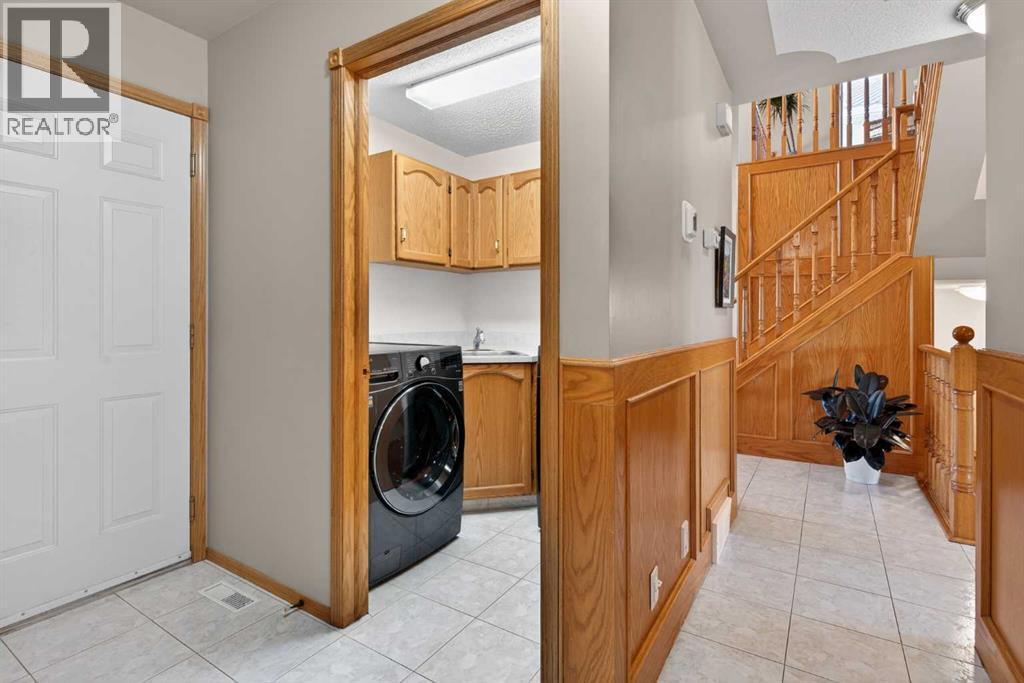 116 Hampshire Grove Nw, Calgary, AB - Indoor Photo Showing Laundry Room