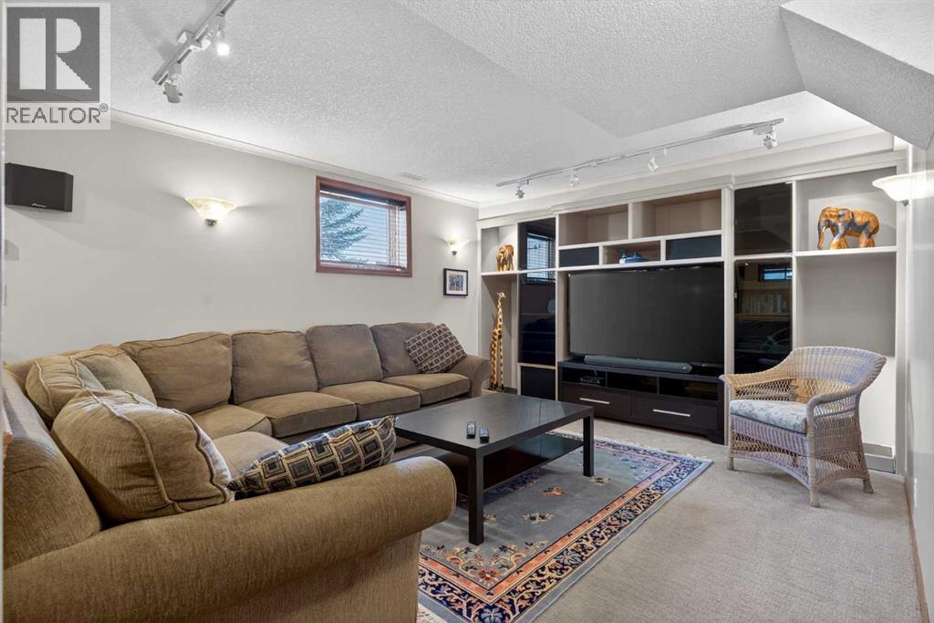 116 Hampshire Grove Nw, Calgary, AB - Indoor Photo Showing Living Room