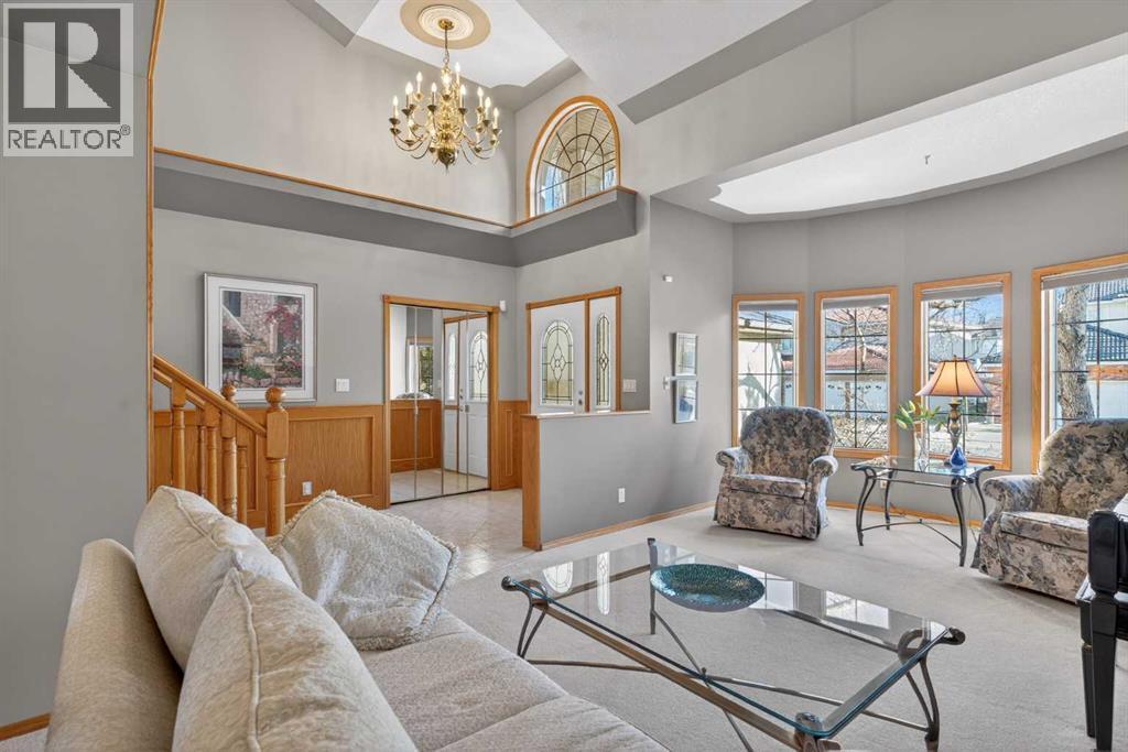 116 Hampshire Grove Nw, Calgary, AB - Indoor Photo Showing Living Room