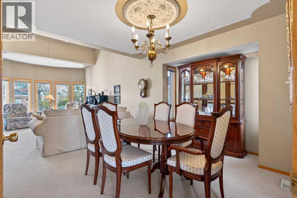 116 Hampshire Grove Nw, Calgary, AB - Indoor Photo Showing Dining Room