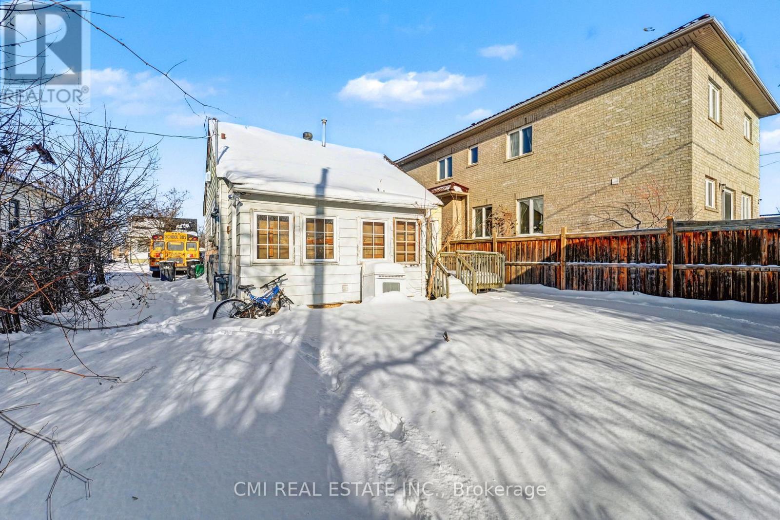 3032 Victory Crescent, Mississauga, ON - Outdoor