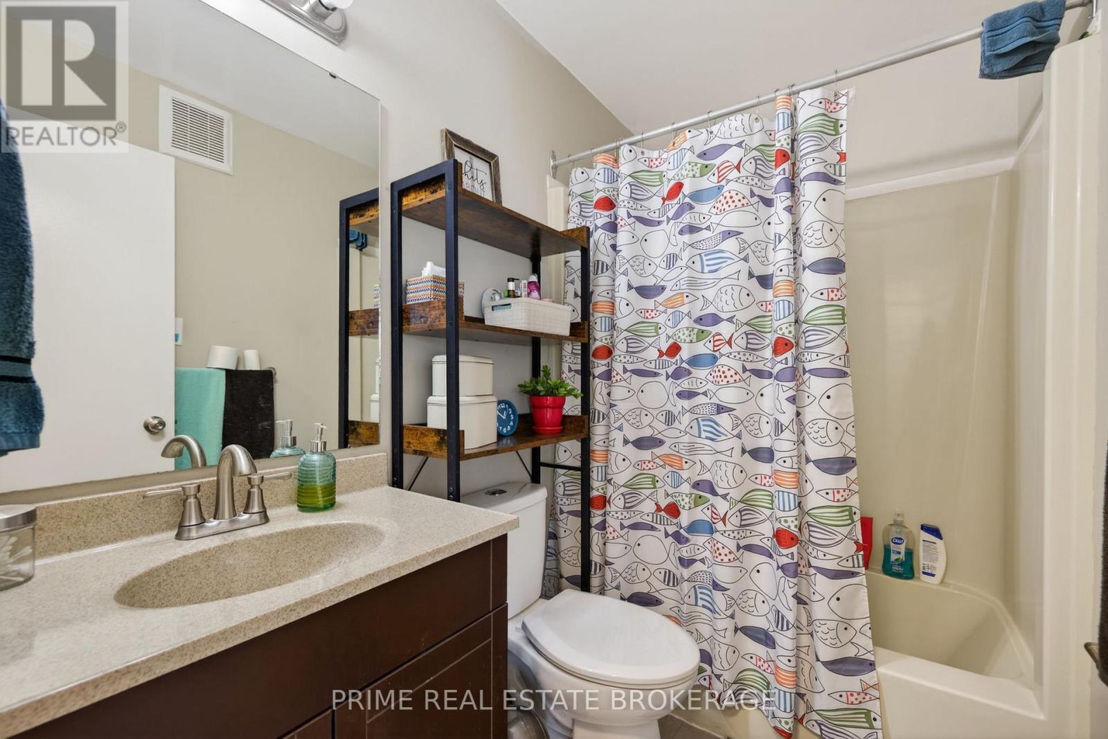 68 Forest Street, Aylmer, ON - Indoor Photo Showing Bathroom
