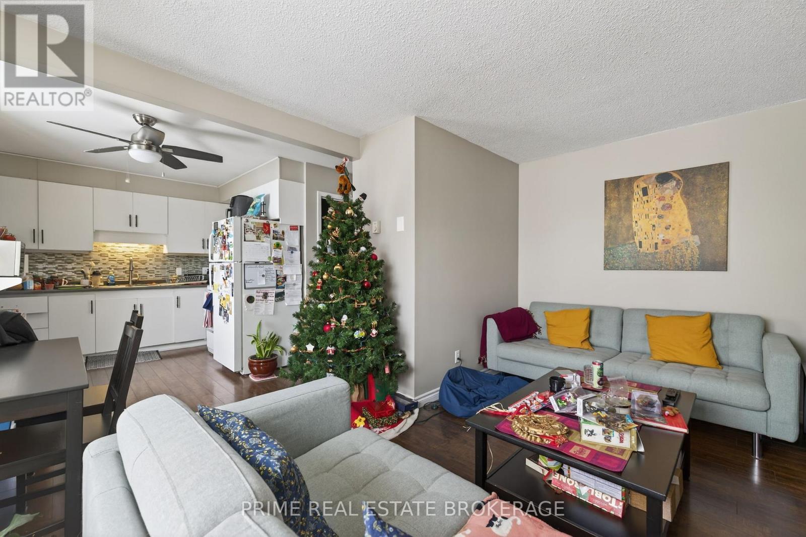 68 Forest Street, Aylmer, ON - Indoor Photo Showing Living Room