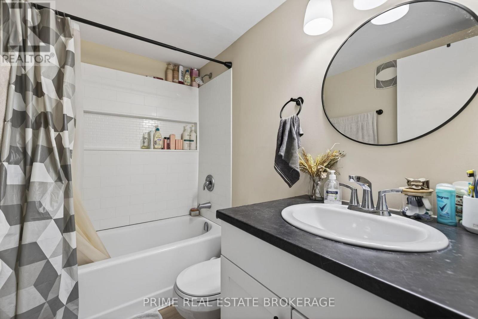 68 Forest Street, Aylmer, ON - Indoor Photo Showing Bathroom