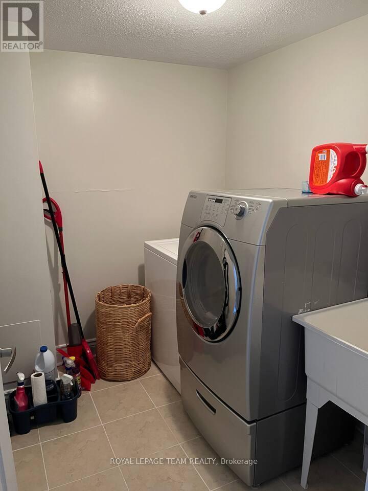 161 Harmattan Avenue, Ottawa, ON - Indoor Photo Showing Laundry Room