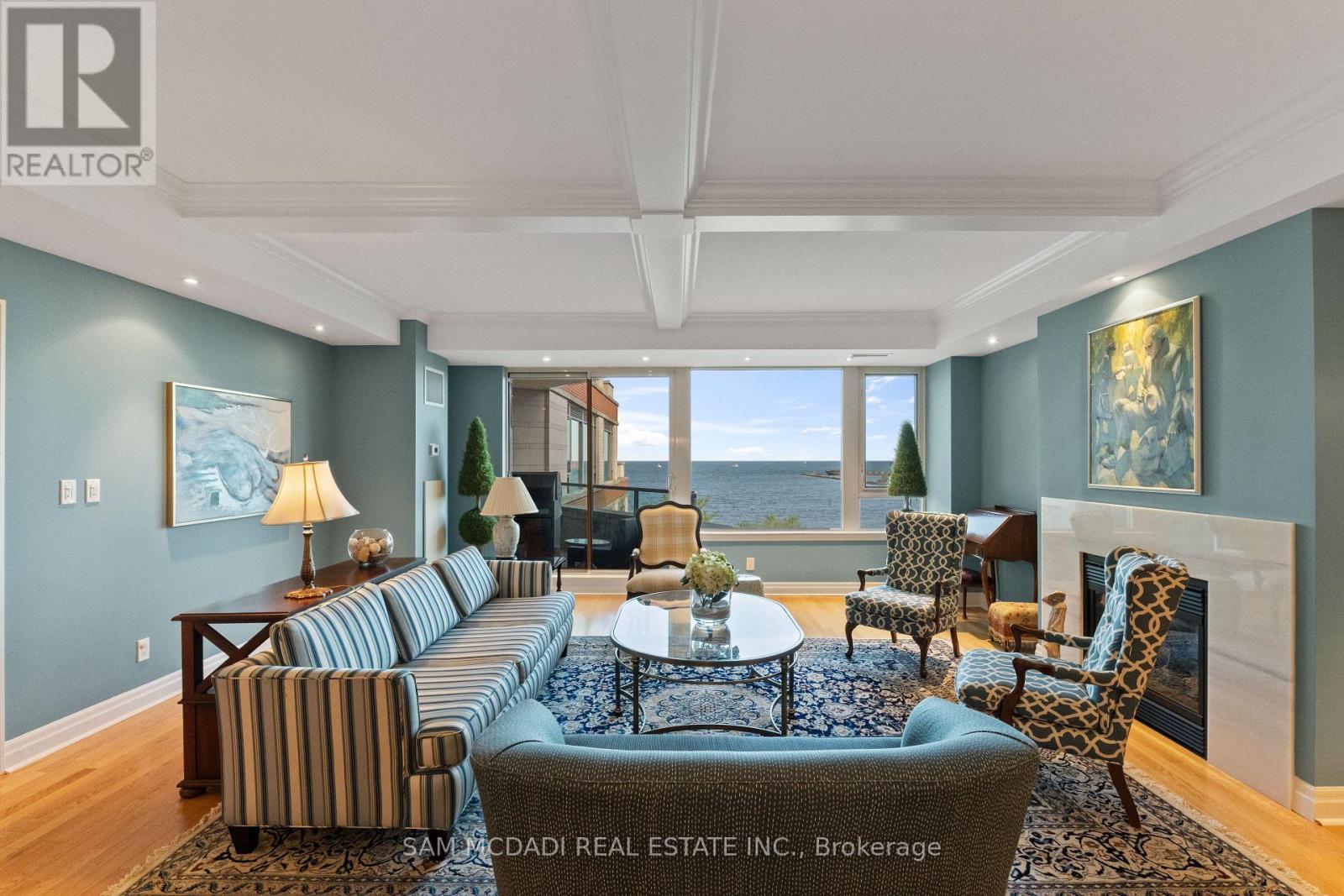 509 - 65 Port Street E, Mississauga, ON - Indoor Photo Showing Living Room