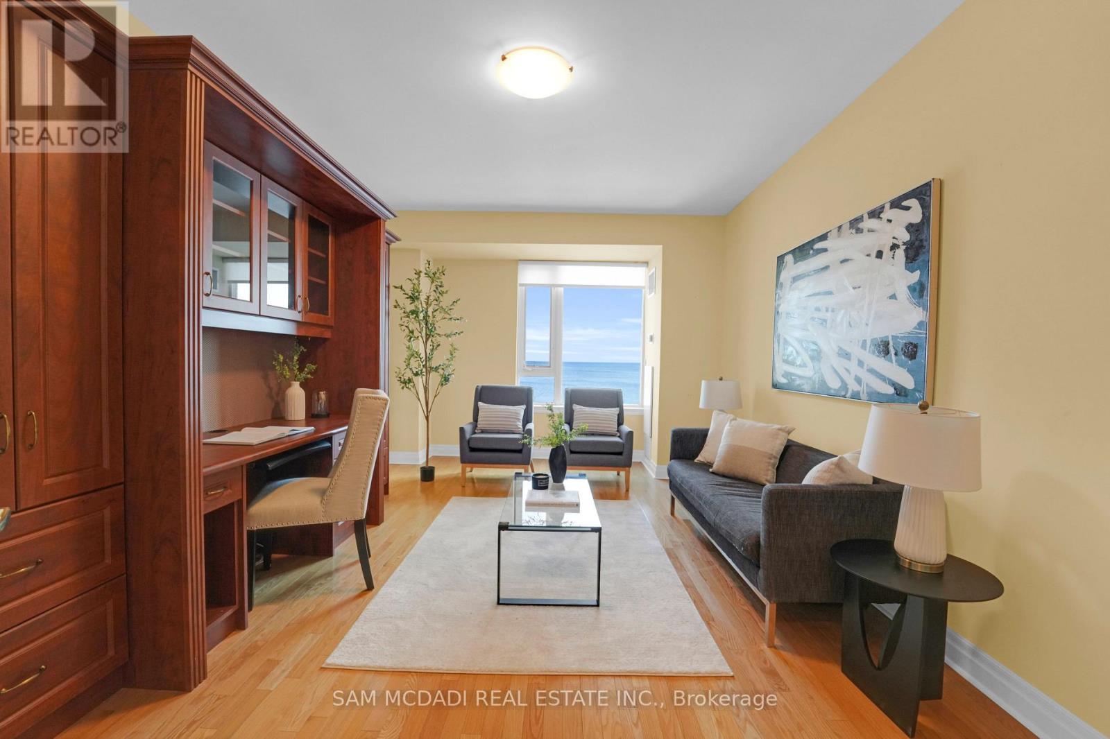 509 - 65 Port Street E, Mississauga, ON - Indoor Photo Showing Living Room
