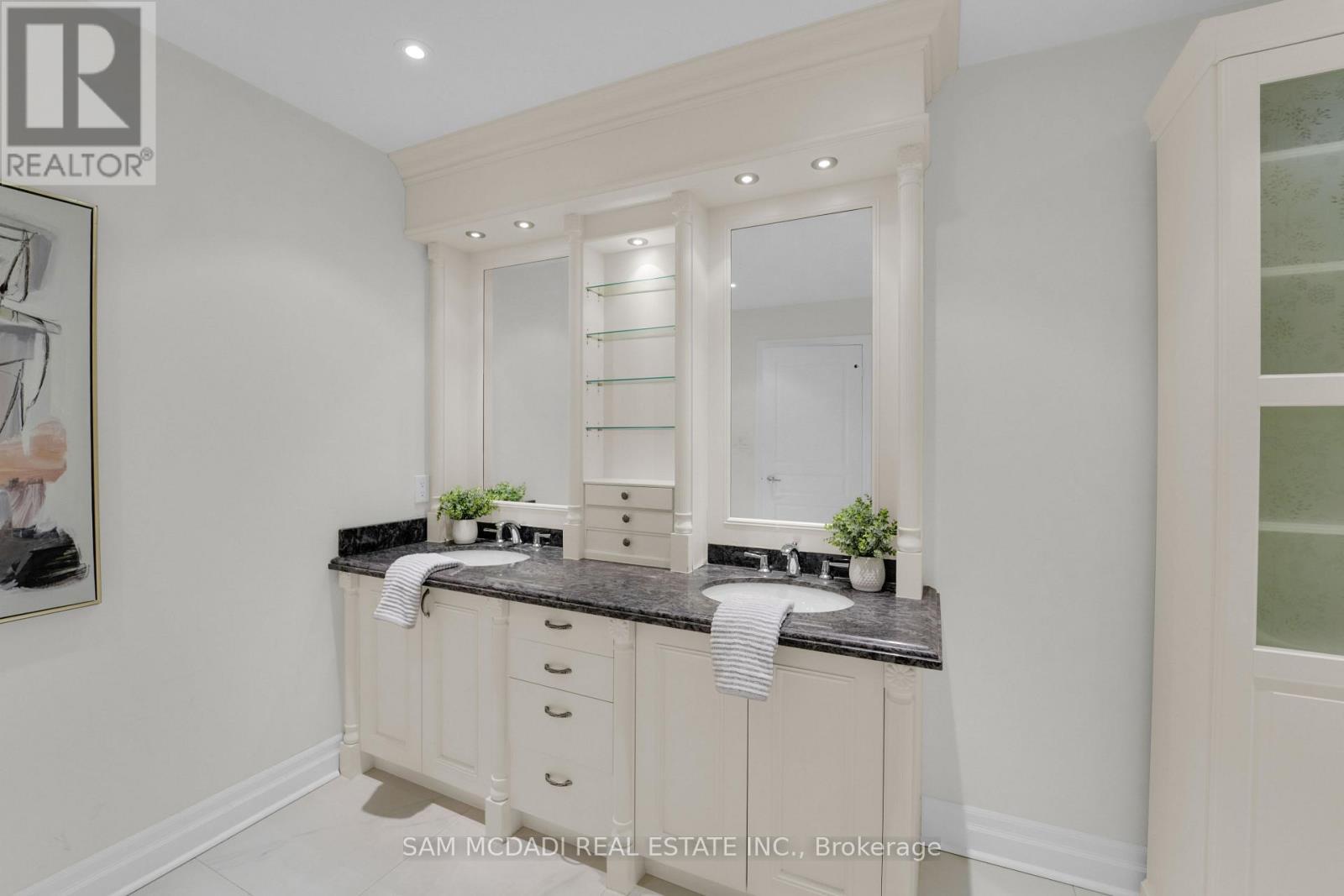 509 - 65 Port Street E, Mississauga, ON - Indoor Photo Showing Other Room
